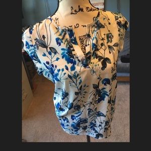 Floral v neck blouse